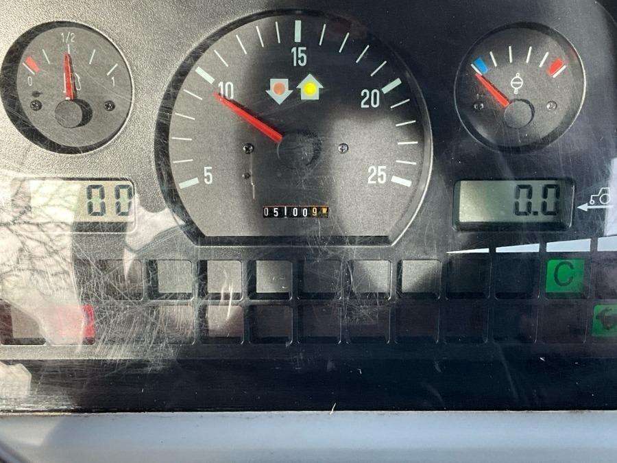 2006 Massey Ferguson 5465 Tractor with loader - Image 13