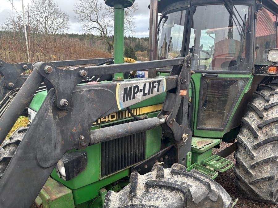 1997 John Deere 2140 tractor with loader - Image 13
