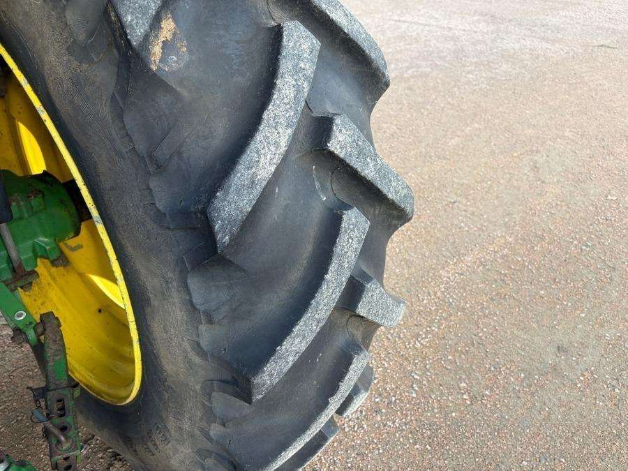 1987 John Deere 2450 Traktor - Image 14