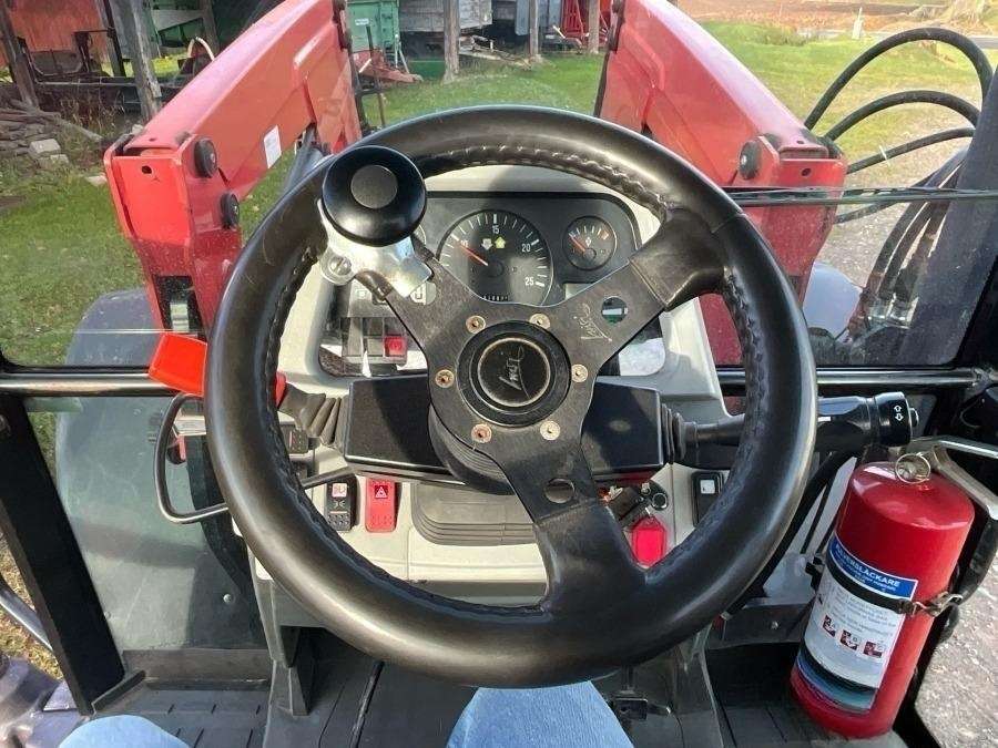2006 Massey Ferguson 5465 Tractor with loader - Image 14