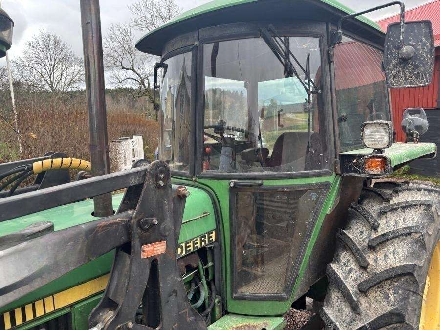 1997 John Deere 2140 tractor with loader - Image 14