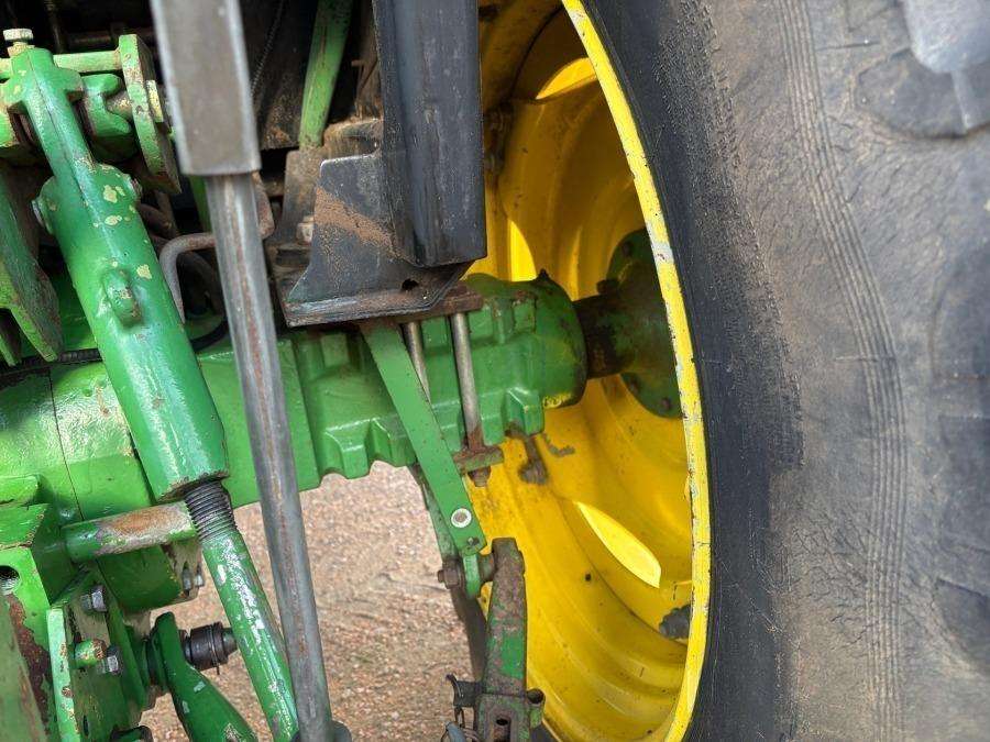 1987 John Deere 2450 Traktor - Image 15