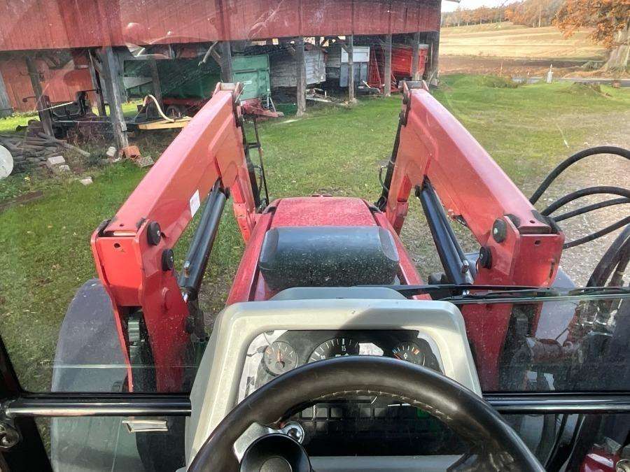 2006 Massey Ferguson 5465 Tractor with loader - Image 15