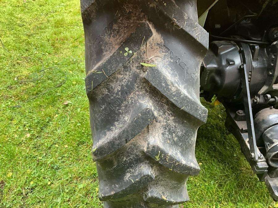 1999 Massey Ferguson 4225 Tractor with folding plough - Image 15