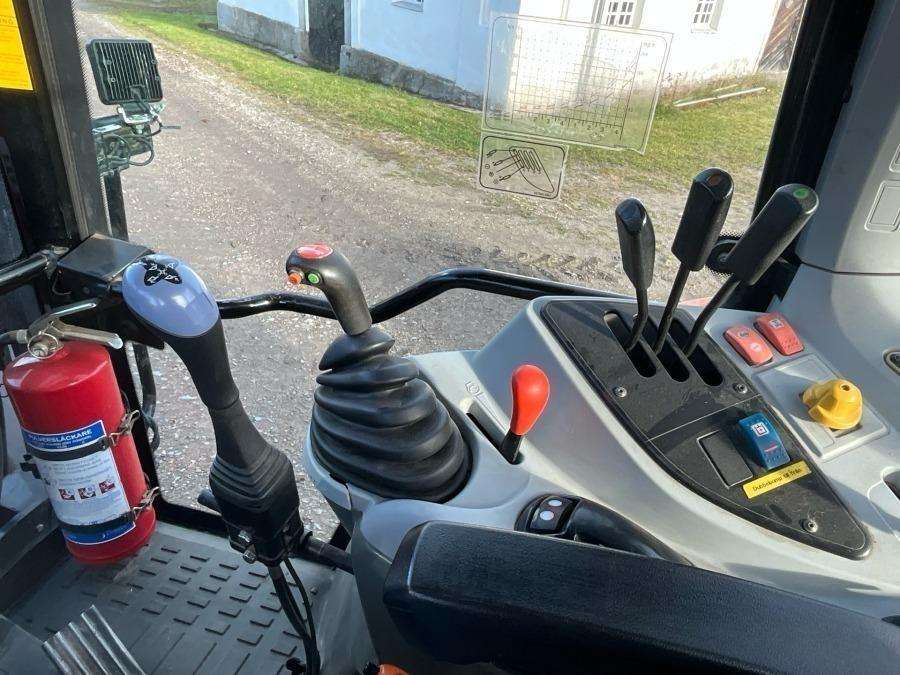 2006 Massey Ferguson 5465 Tractor with loader - Image 16