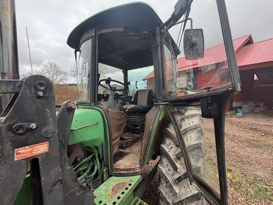1997 John Deere 2140 tractor with loader - Image 16