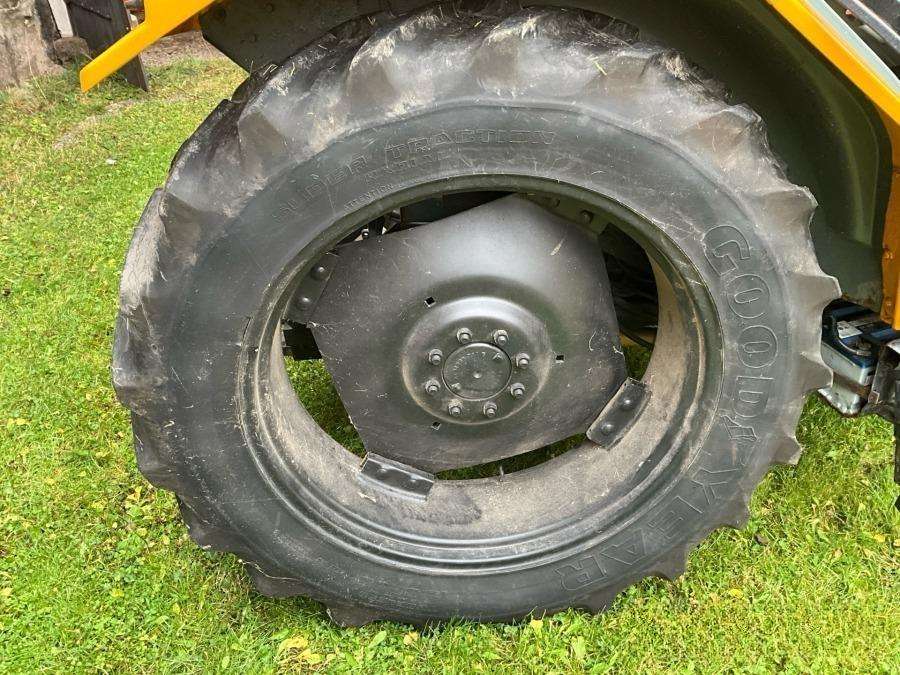 1999 Massey Ferguson 4225 Tractor with folding plough - Image 16