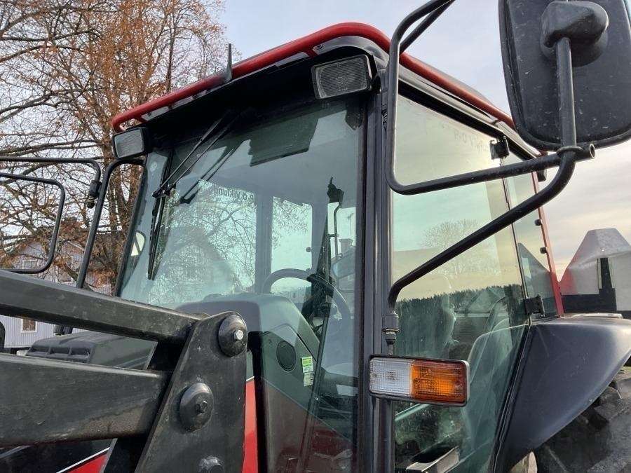 2001 Valtra 700-4 Tractor with loader - Image 15