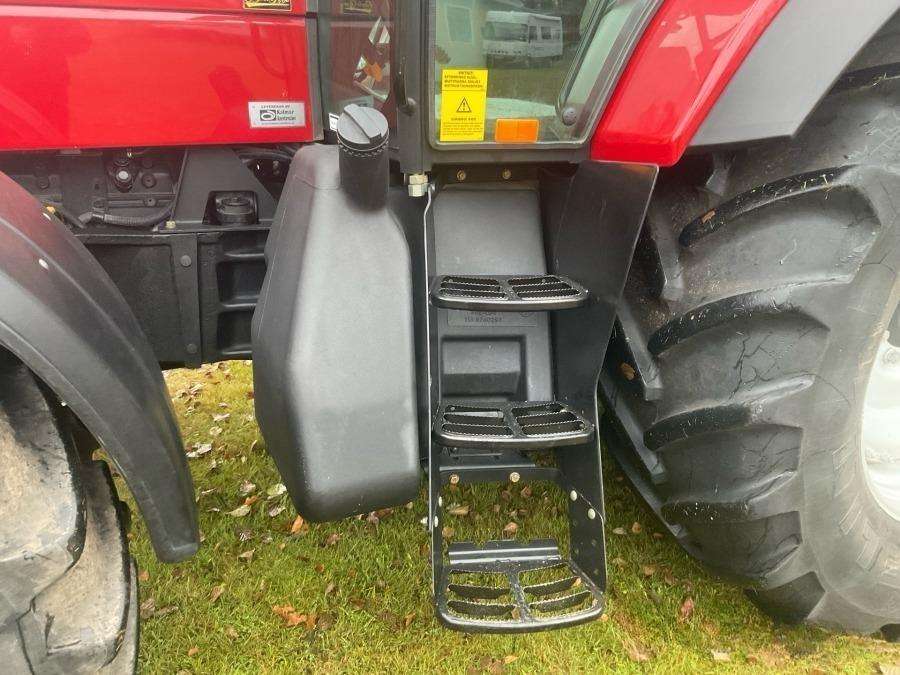2002 Case IH Maxxum MX135 Tractor - Image 18