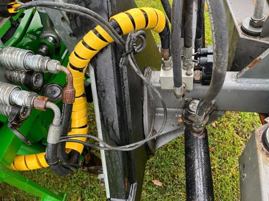 2016 John Deere 4066R tractor with loader and attachments - Image 17