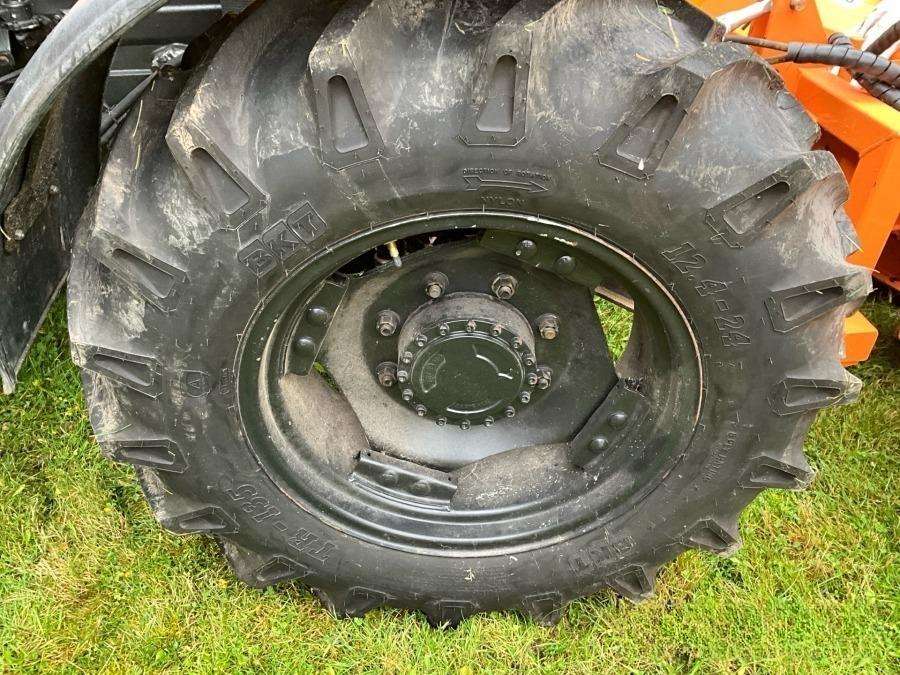 1999 Massey Ferguson 4225 Tractor with folding plough - Image 18