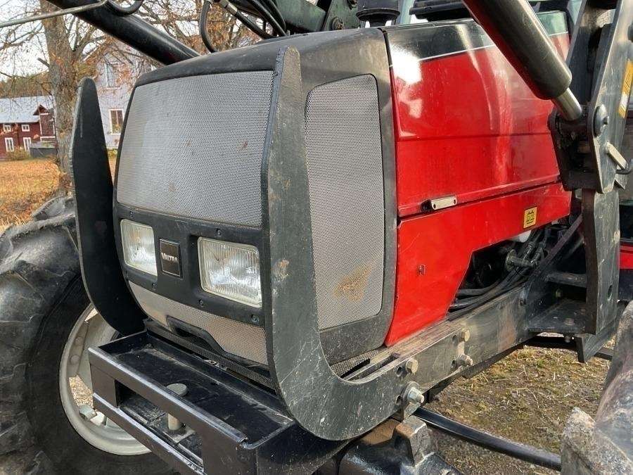 2001 Valtra 700-4 Tractor with loader - Image 18