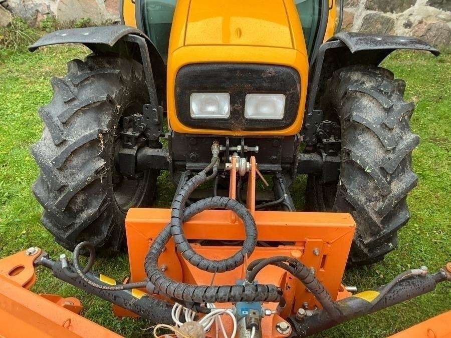 1999 Massey Ferguson 4225 Tractor with folding plough - Image 20