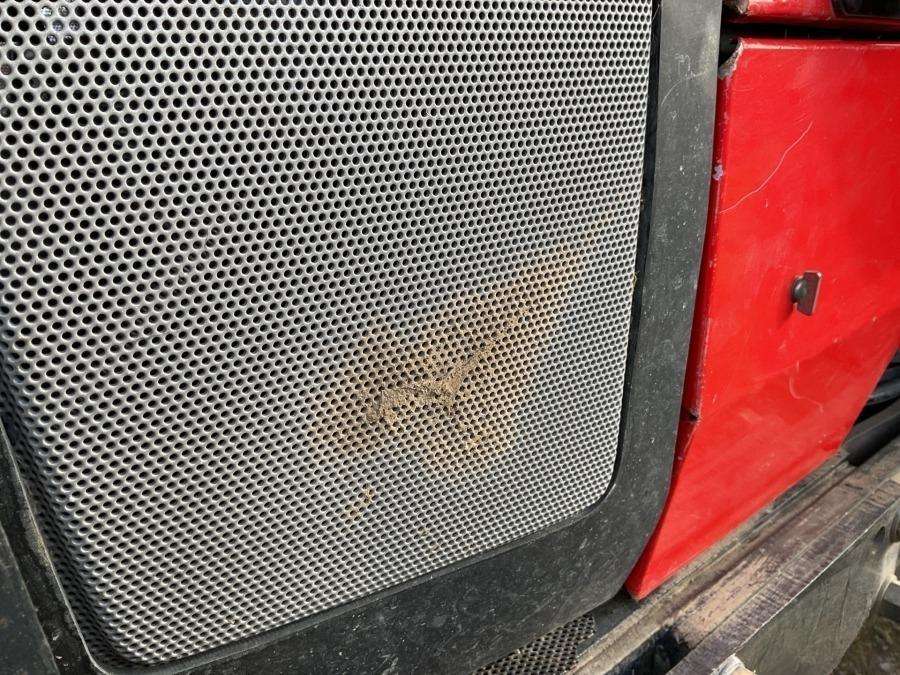 2001 Valtra 700-4 Tractor with loader - Image 19