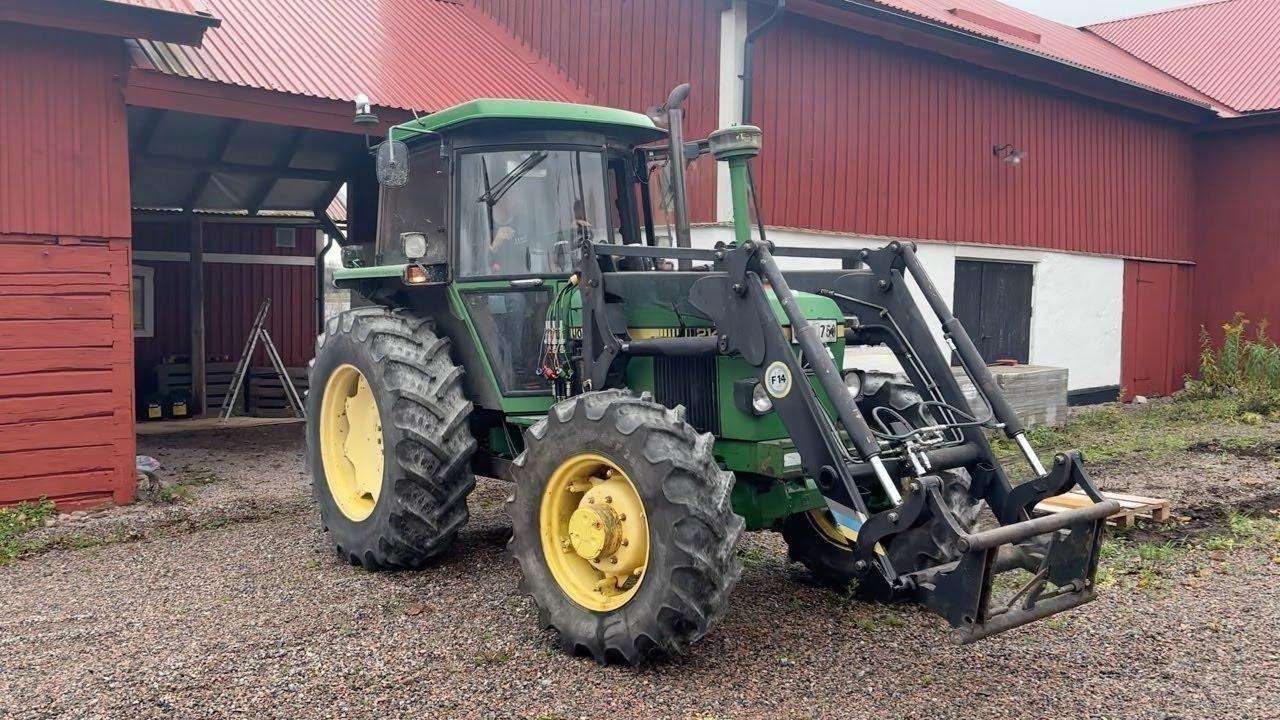 1997 John Deere 2140 tractor with loader - Image 3
