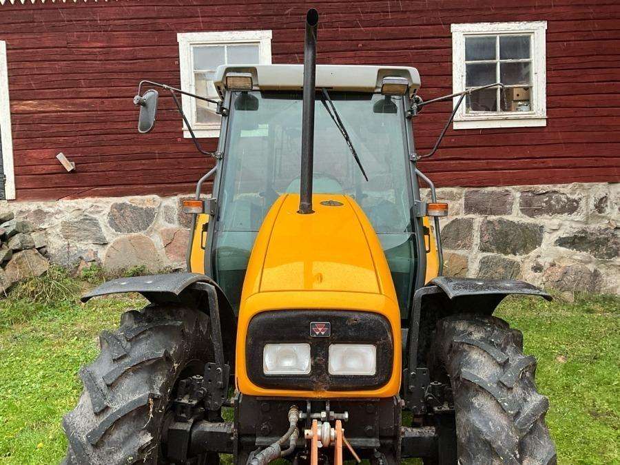 1999 Massey Ferguson 4225 Tractor with folding plough - Image 21