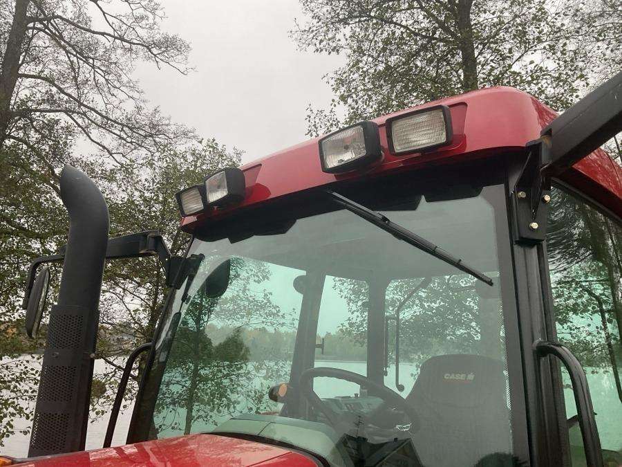 2002 Case IH Maxxum MX135 Tractor - Image 22