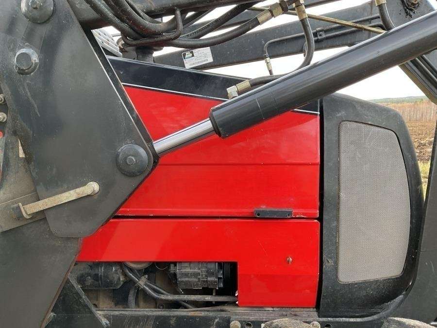 2001 Valtra 700-4 Tractor with loader - Image 22