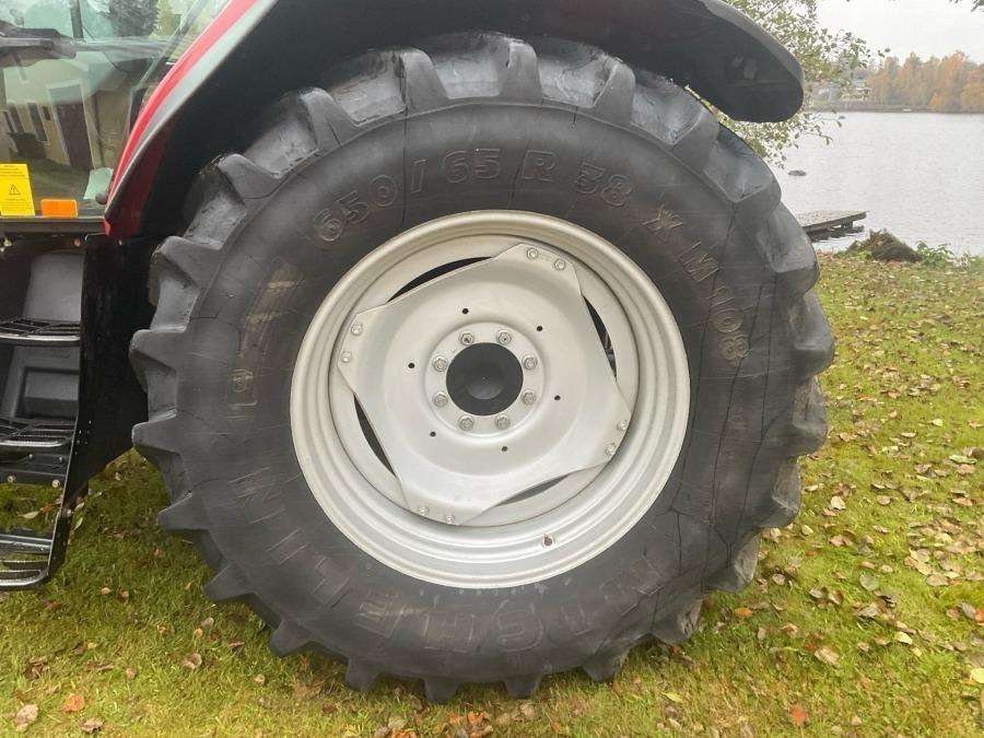 2002 Case IH Maxxum MX135 Tractor - Image 24