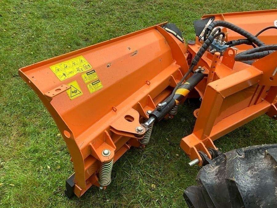 1999 Massey Ferguson 4225 Tractor with folding plough - Image 24