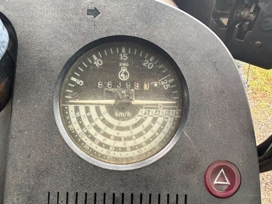 1997 John Deere 2140 tractor with loader - Image 25