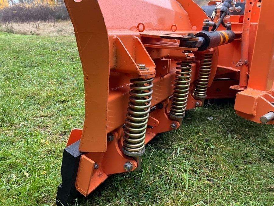 1999 Massey Ferguson 4225 Tractor with folding plough - Image 25