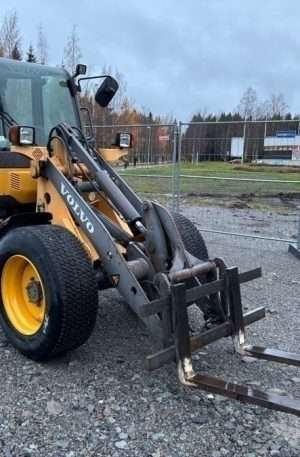 2005 Volvo L25 BP Loader with forks and bucket