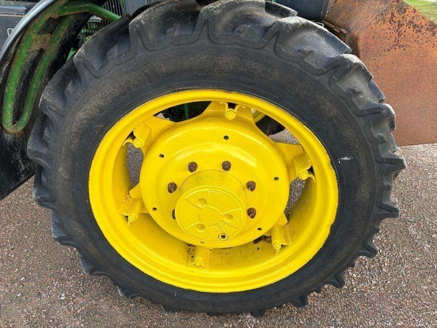 1987 John Deere 2450 Traktor - Image 26