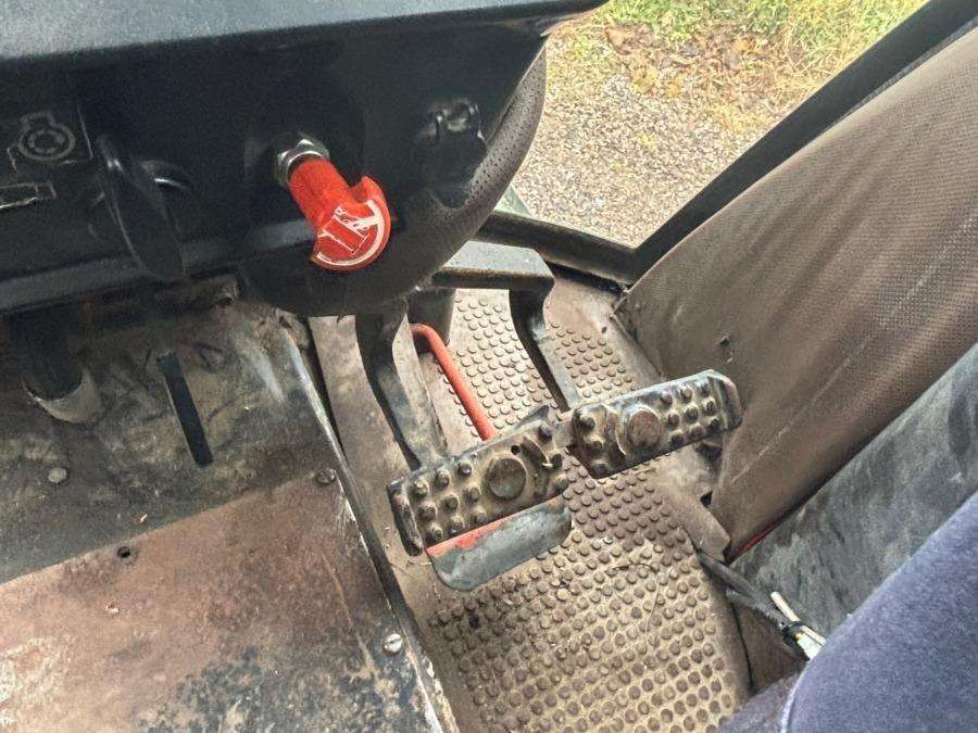 1997 John Deere 2140 tractor with loader - Image 27