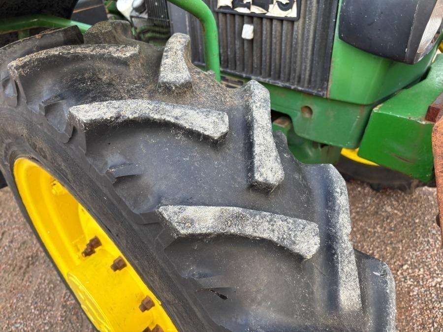 1987 John Deere 2450 Traktor - Image 28