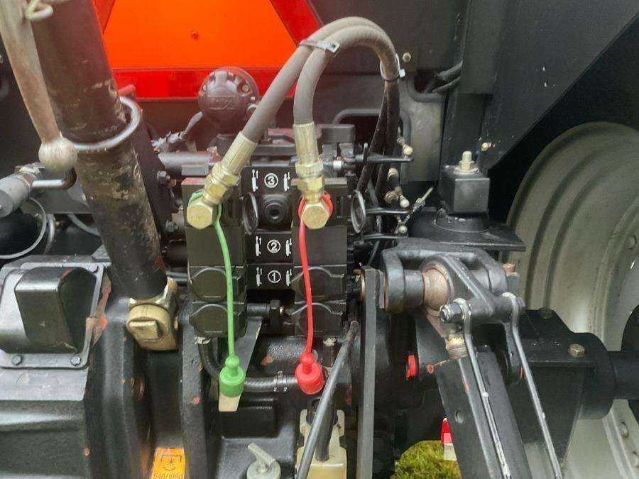 2002 Case IH Maxxum MX135 Tractor - Image 29