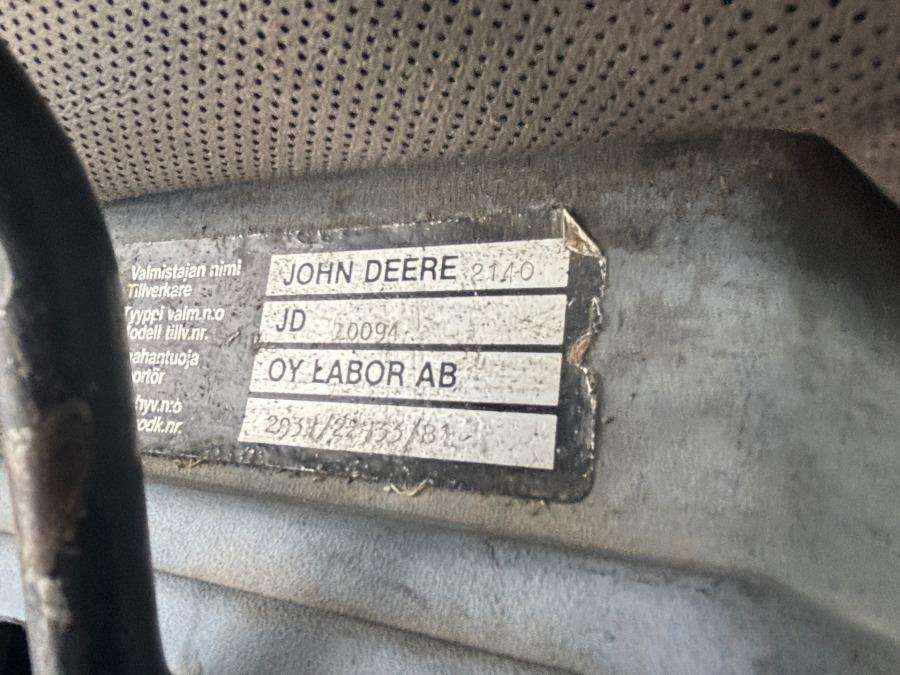 1997 John Deere 2140 tractor with loader - Image 30