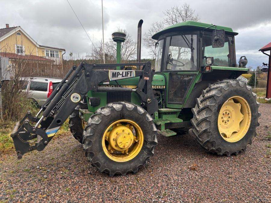 1997 John Deere 2140 tractor with loader - Image 4
