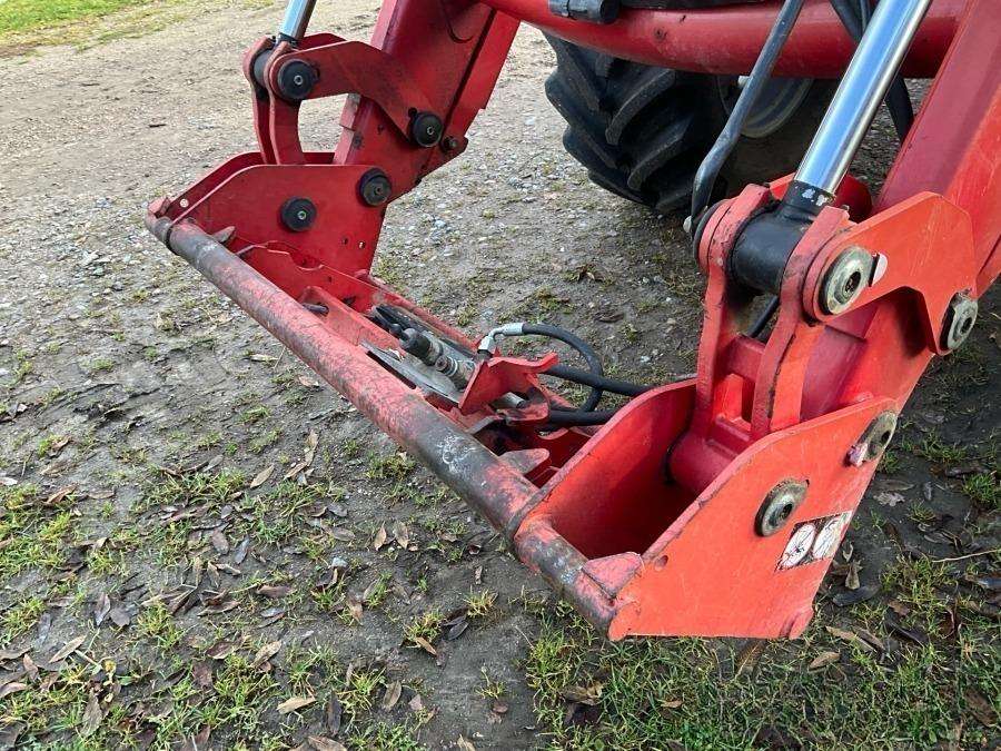 2006 Massey Ferguson 5465 Tractor with loader - Image 31