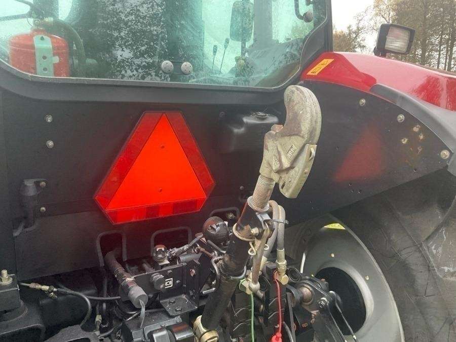 2002 Case IH Maxxum MX135 Tractor - Image 32