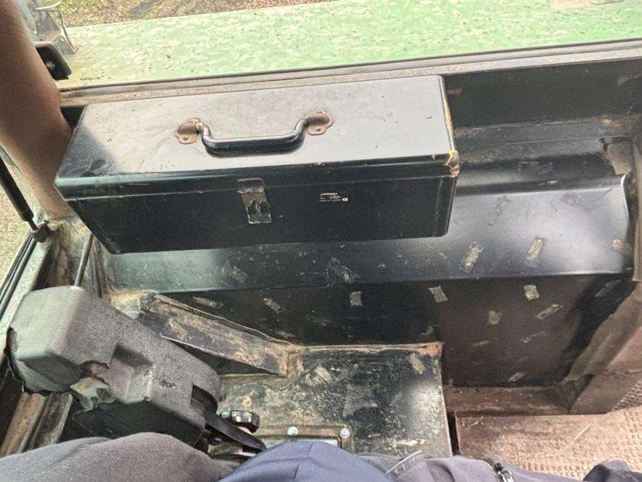 1997 John Deere 2140 tractor with loader - Image 31