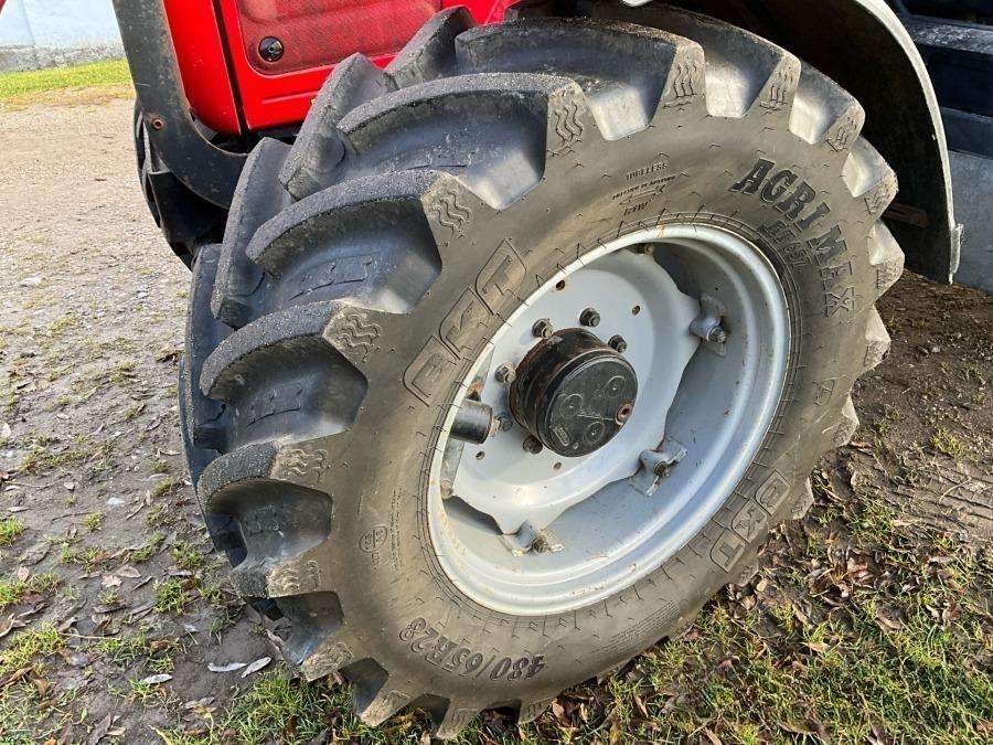 2006 Massey Ferguson 5465 Tractor with loader - Image 32