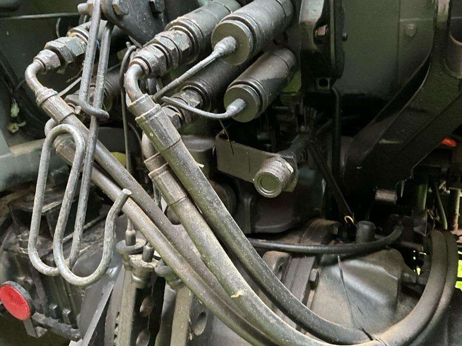 1999 Massey Ferguson 4225 Tractor with folding plough - Image 34