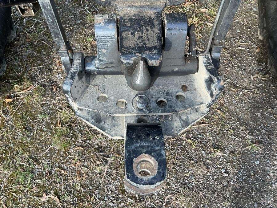 2001 Valtra 700-4 Tractor with loader - Image 33