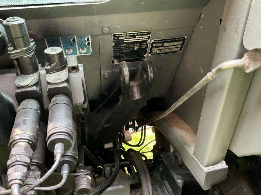 1999 Massey Ferguson 4225 Tractor with folding plough - Image 35