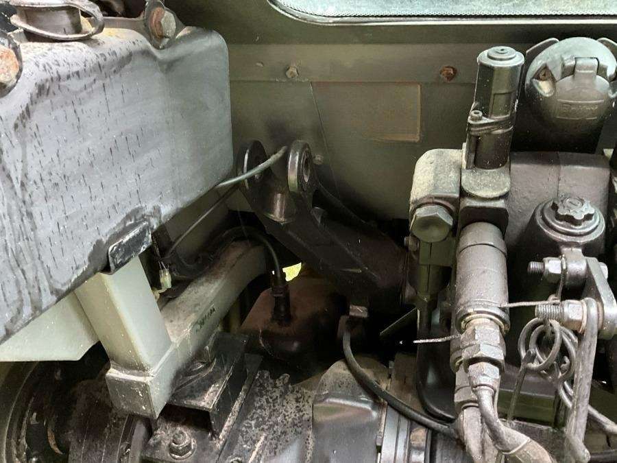 1999 Massey Ferguson 4225 Tractor with folding plough - Image 36