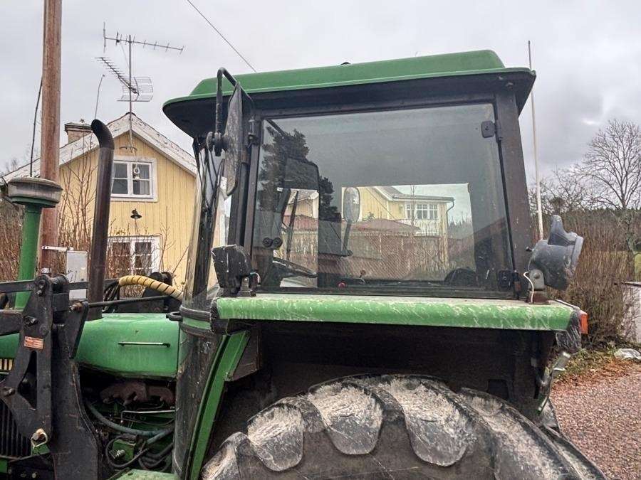 1997 John Deere 2140 tractor with loader - Image 36