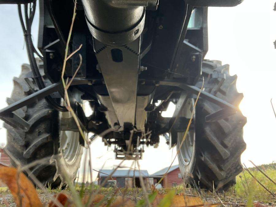 2001 Valtra 700-4 Tractor with loader - Image 36