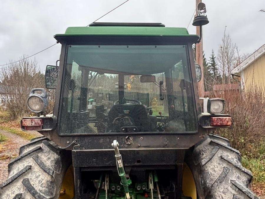1997 John Deere 2140 tractor with loader - Image 37