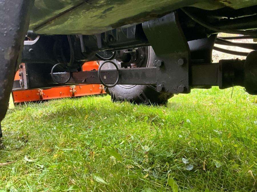 1999 Massey Ferguson 4225 Tractor with folding plough - Image 38