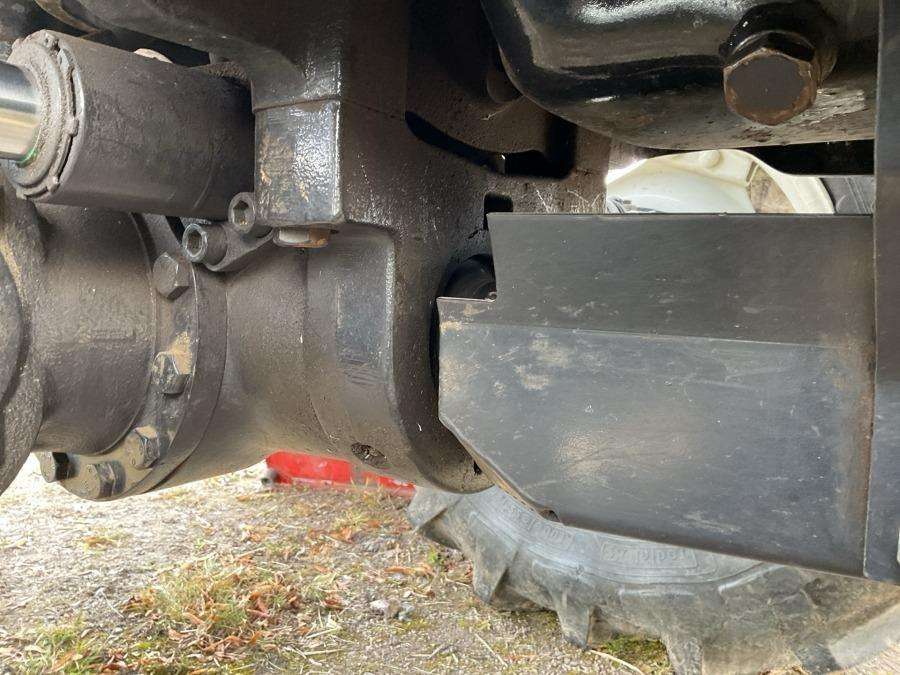 2001 Valtra 700-4 Tractor with loader - Image 37