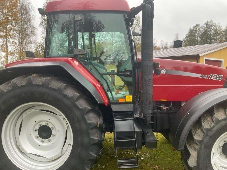 2002 Case IH Maxxum MX135 Tractor - Image 39