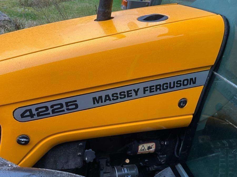 1999 Massey Ferguson 4225 Tractor with folding plough - Image 40