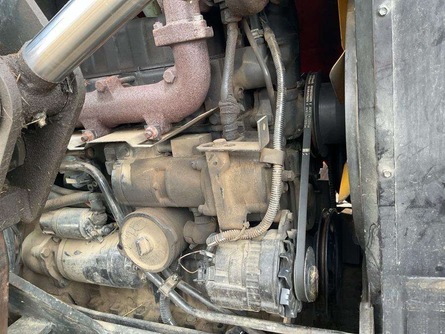 2001 Valtra 700-4 Tractor with loader - Image 39