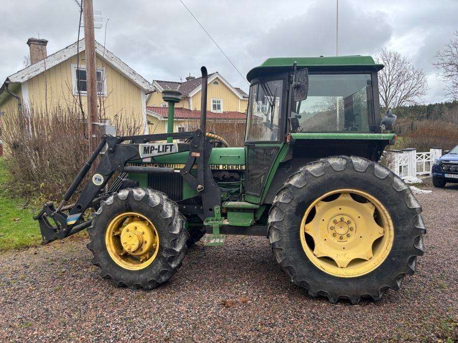 1997 John Deere 2140 tractor with loader - Image 5